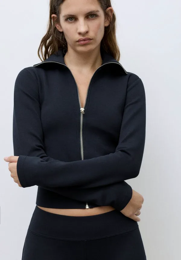 

Толстовка с высоким воротником и застежкой-молнией Pull&Bear, Dark Blue, Синий, Толстовка с высоким воротником и застежкой-молнией Pull&Bear, Dark Blue