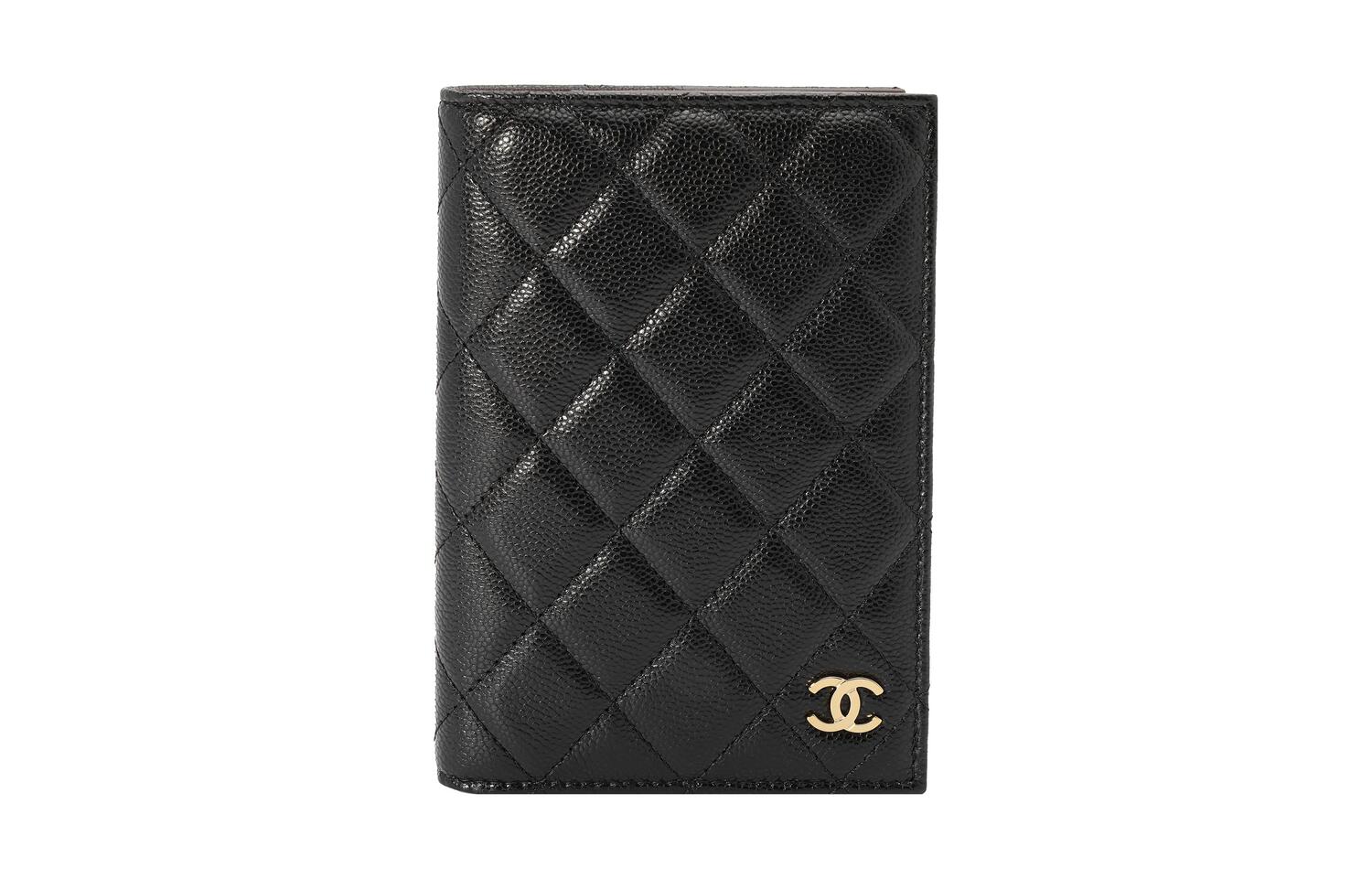 

CHANEL Обложка для паспорта и карт Grain Litchi Grain Cow Leather женская black
