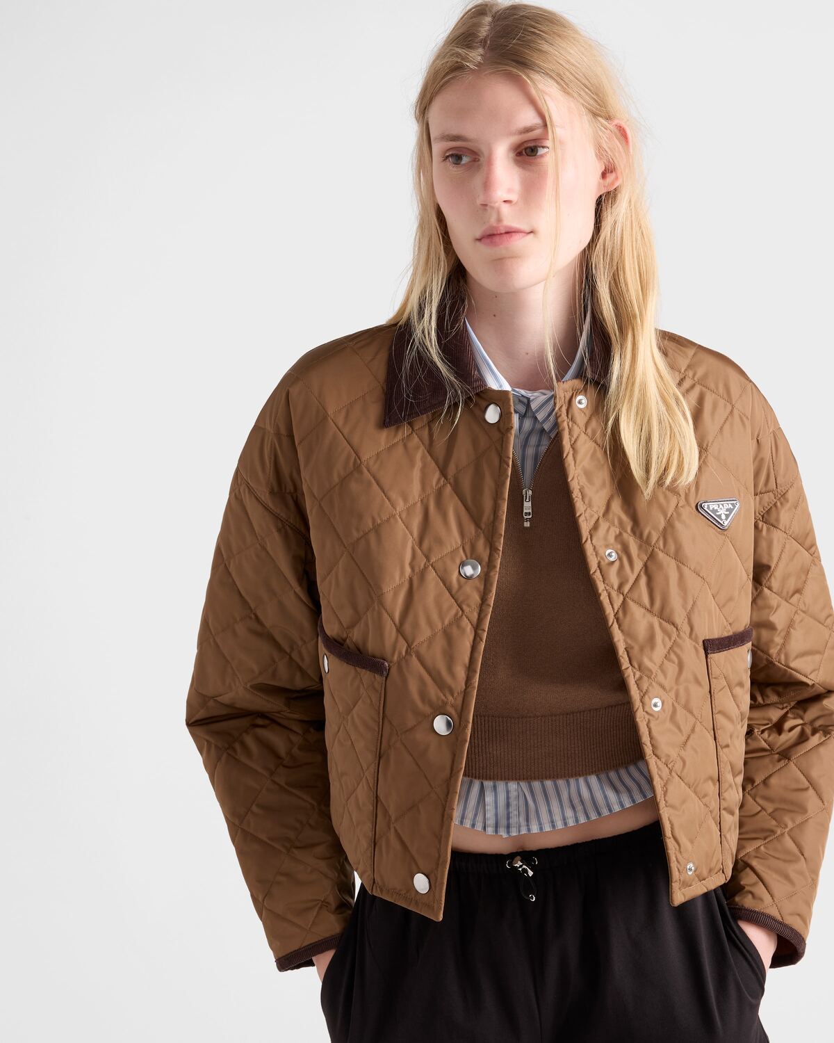 Укороченная куртка из легкого Re-Nylon Prada, бежевый — фото 4
