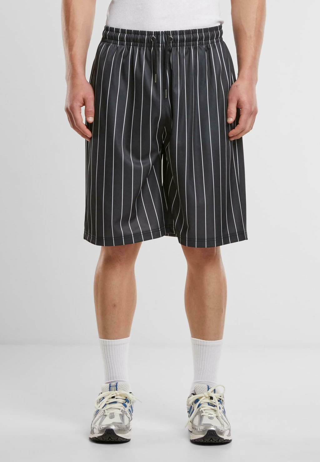 

Шорты PINSTRIPE Urban Classics, черный/белый