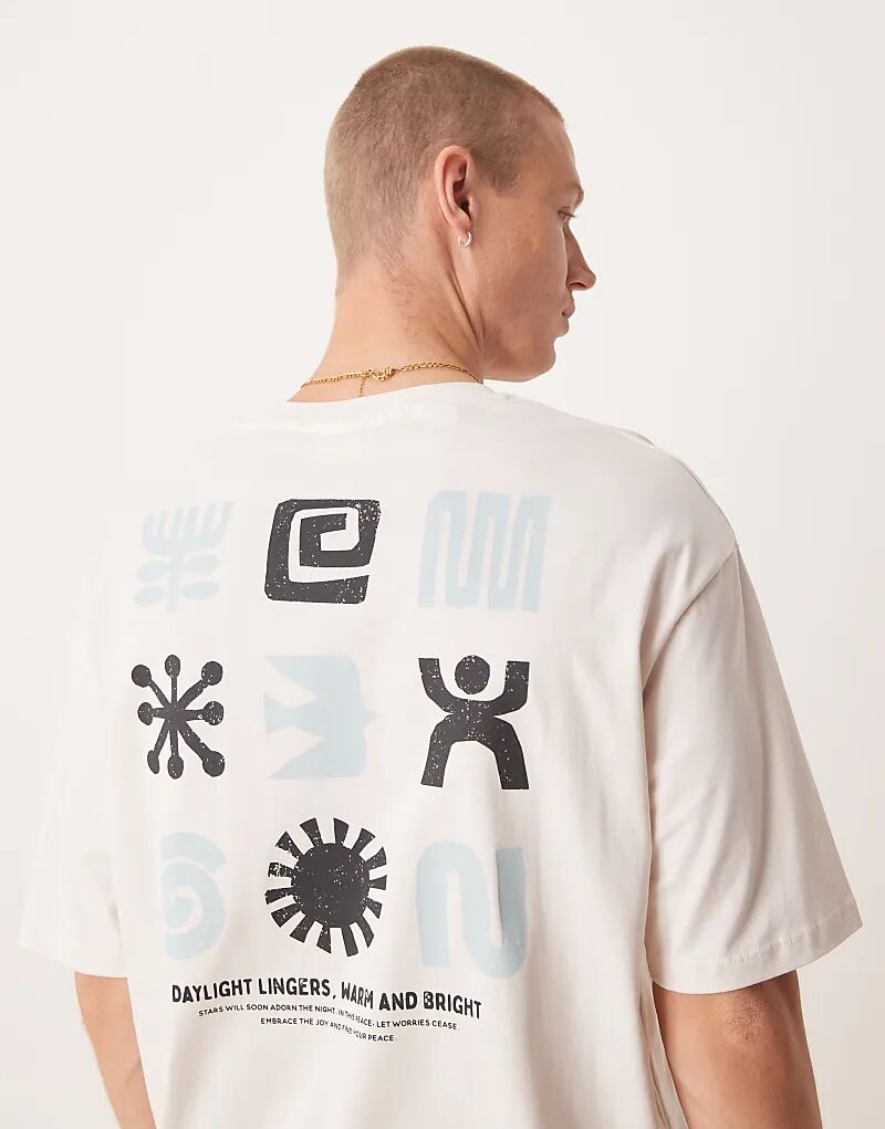 

Selected свободная футболка с принтом на спине Selected в бежево-белом цвете