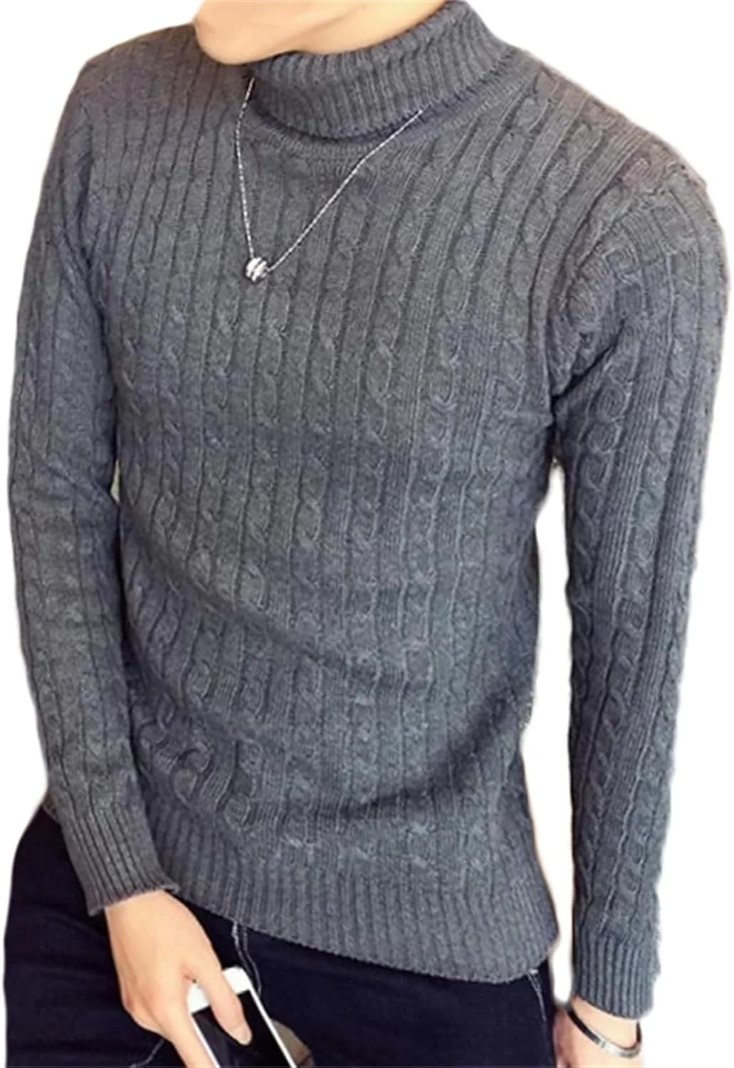 

Мужской свитер с воротником-гольф и кабельной вязкой