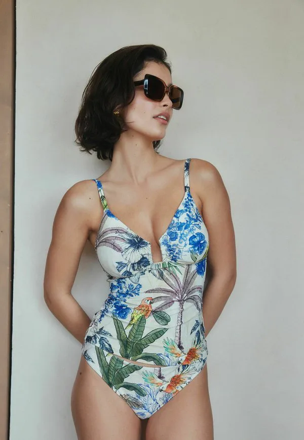 Укороченный топ от бикини с облегающим силуэтом. Next, Cream Navy Parrot Print — фото 3