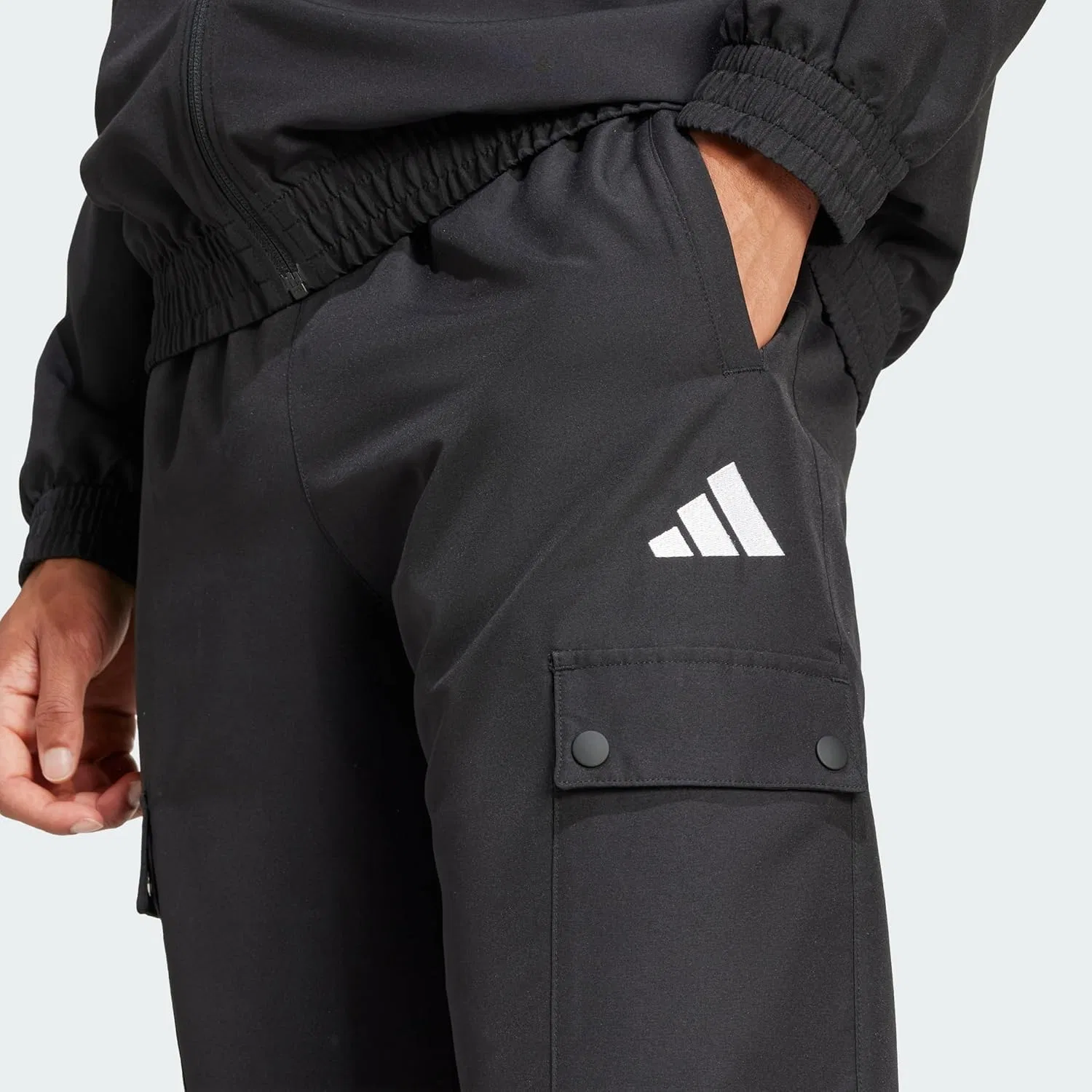 Спортивный костюм adidas Sportswear Woven Cargo, черный — фото 2