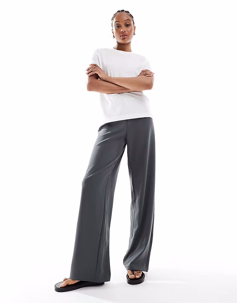 

Vero Moda Tall свободные брюки-клеш в серую полоску