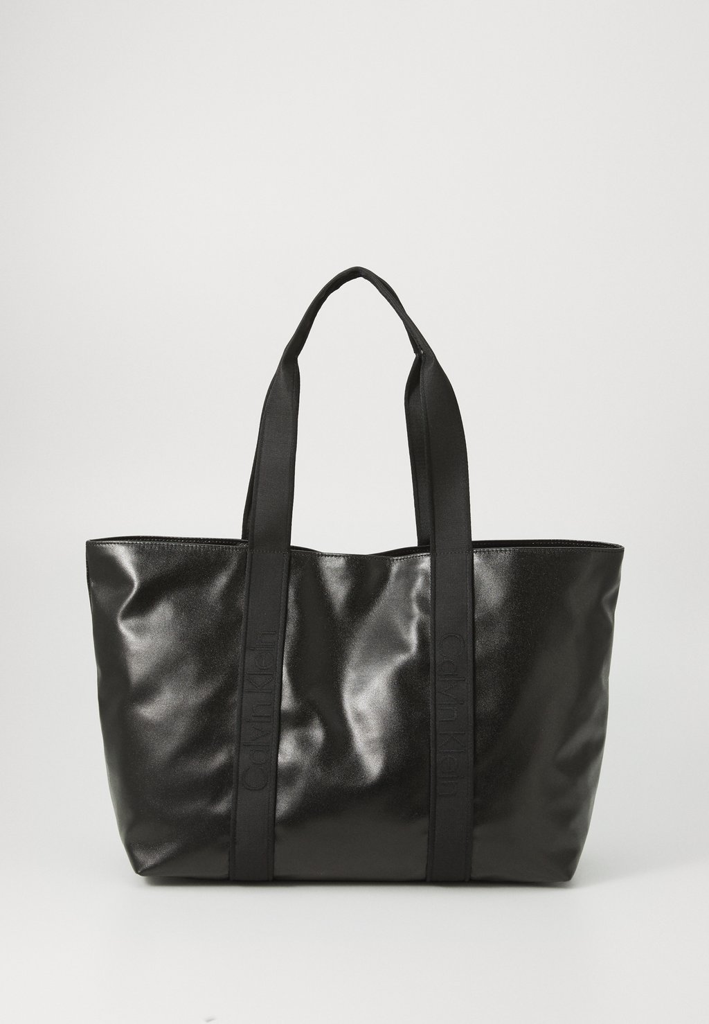 

Сумка-тоут ULTRALIGHT WATER REPELLENT TOTE Calvin Klein Jeans, черный