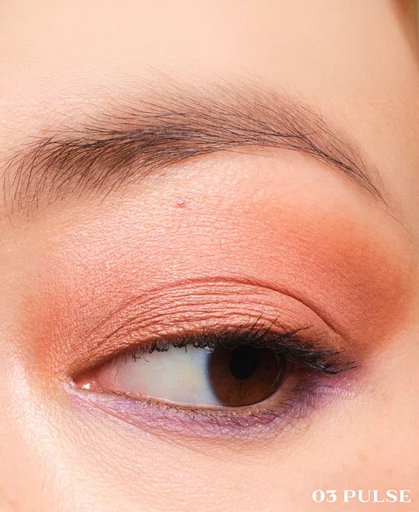 Многоразовые голографические тени для век Dimensions Prada Beauty, 03 pulse — фото 3