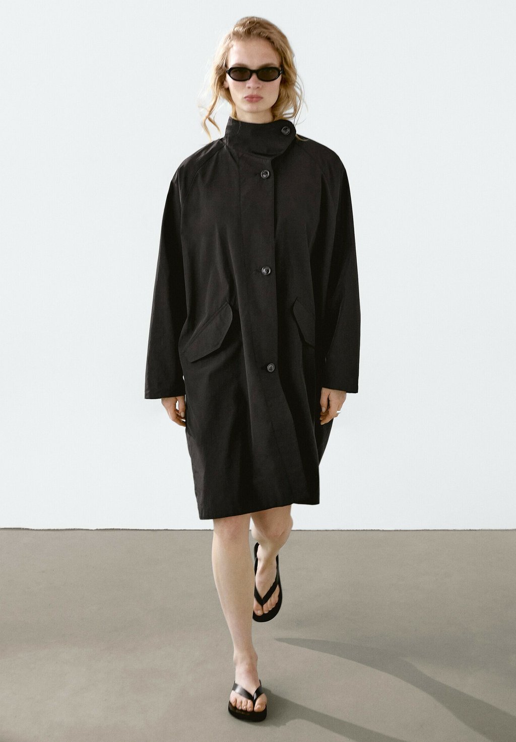 

Пальто-тренч IN WATER REPELLENT Massimo Dutti, черный