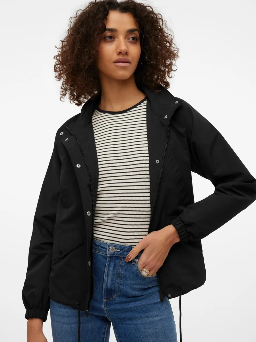 

Vero Moda парка "VMSIRI SHORT PARKA JACKET", без капюшона, черный