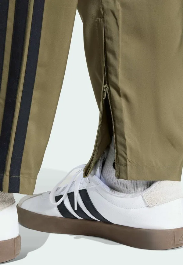 M stnfrd opt 3s спортивные штаны Adidas Sportswear, Olive Strata Black — фото 3