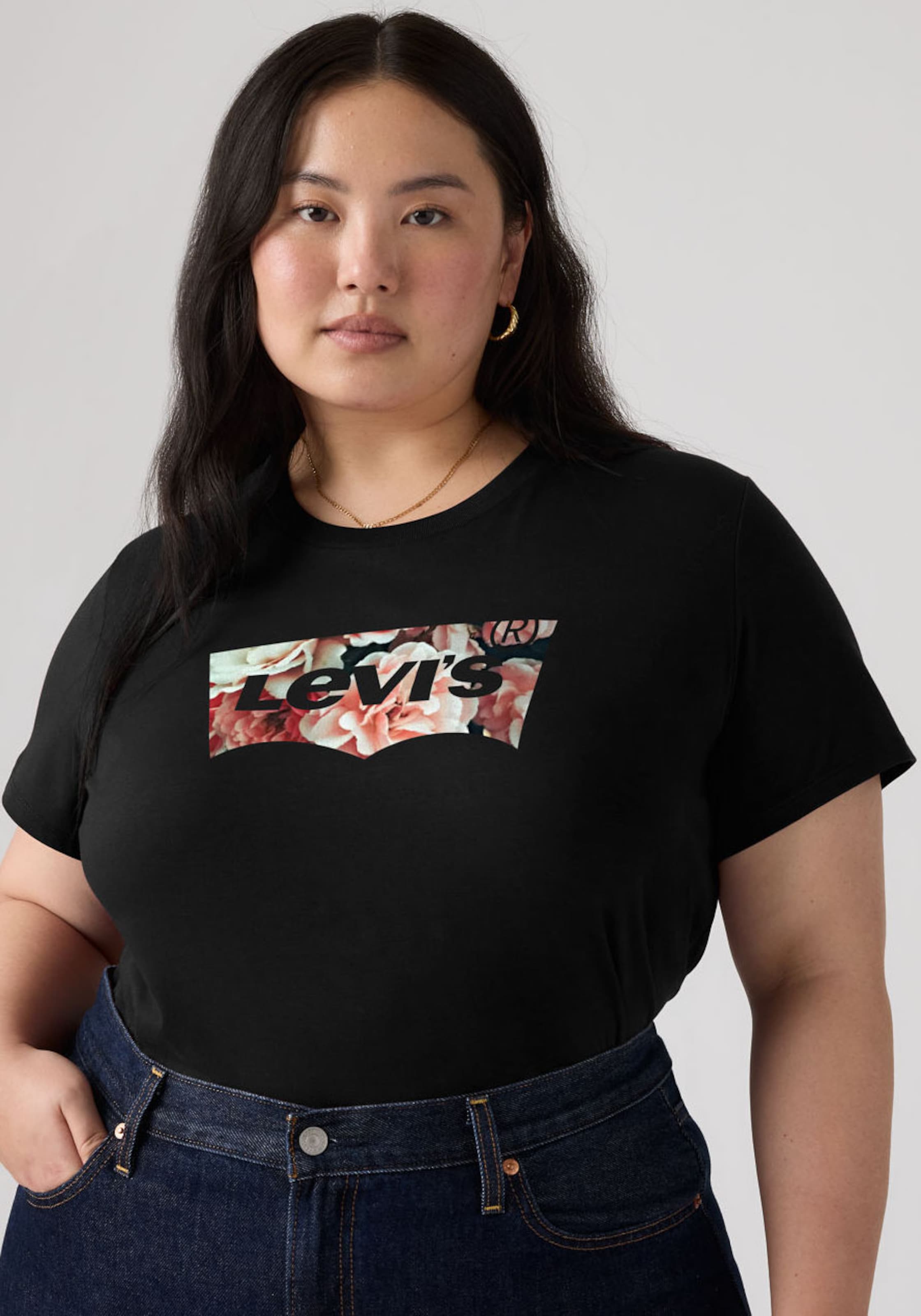 Levi's Plus Футболка 'The Perfect' в черном цвете — фото 3
