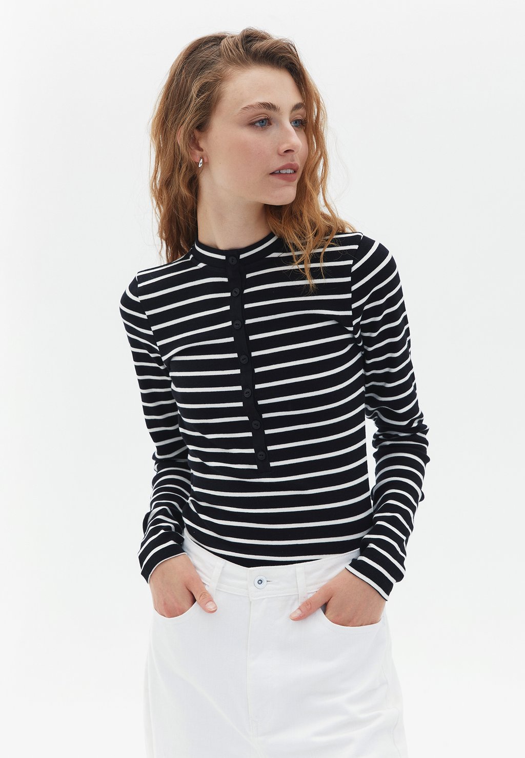 

Топ с длинными рукавами STRIPED WITH BUTTON DETAIL OXXO, цвет ice milk black