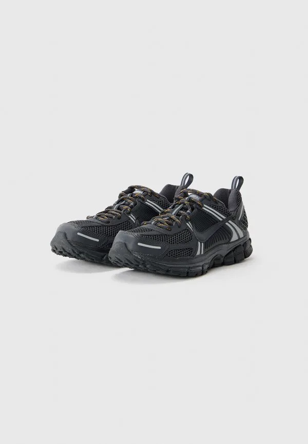 Унисекс кроссовки vomero 5 Nike Sportswear, Dark Smoke Grey — фото 2
