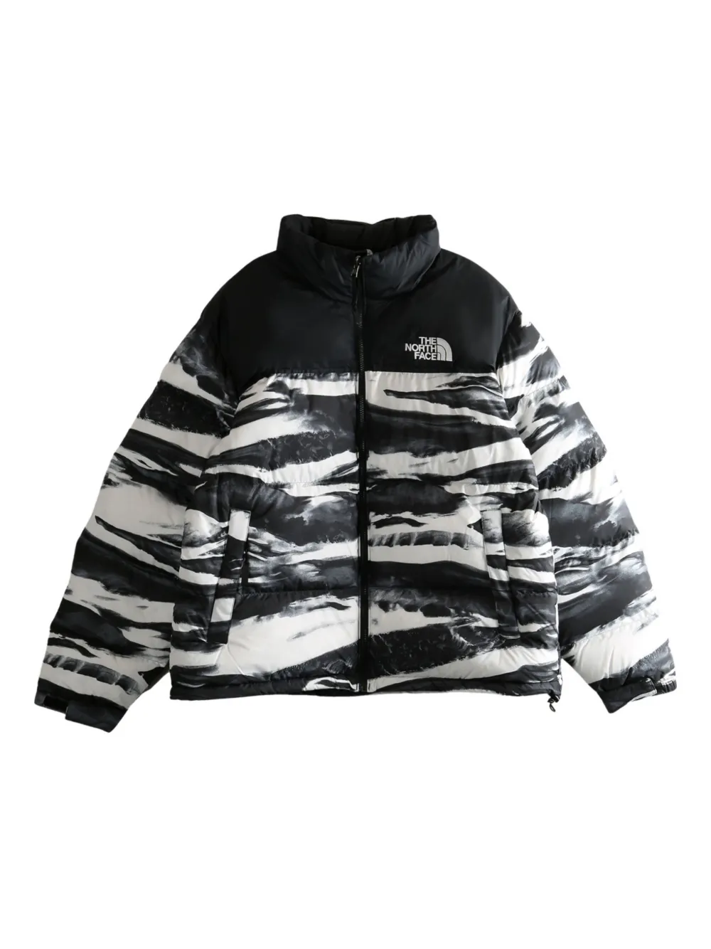 

Пуховик с принтом в виде волн The North Face, черный