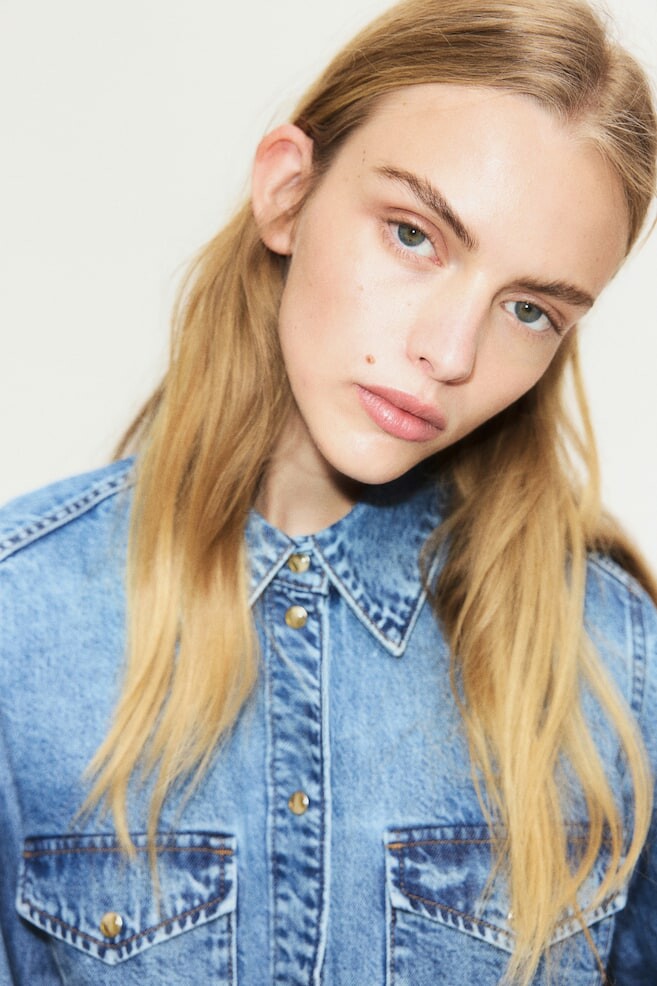 

Джинсовая рубашка блузка H&M, голубой