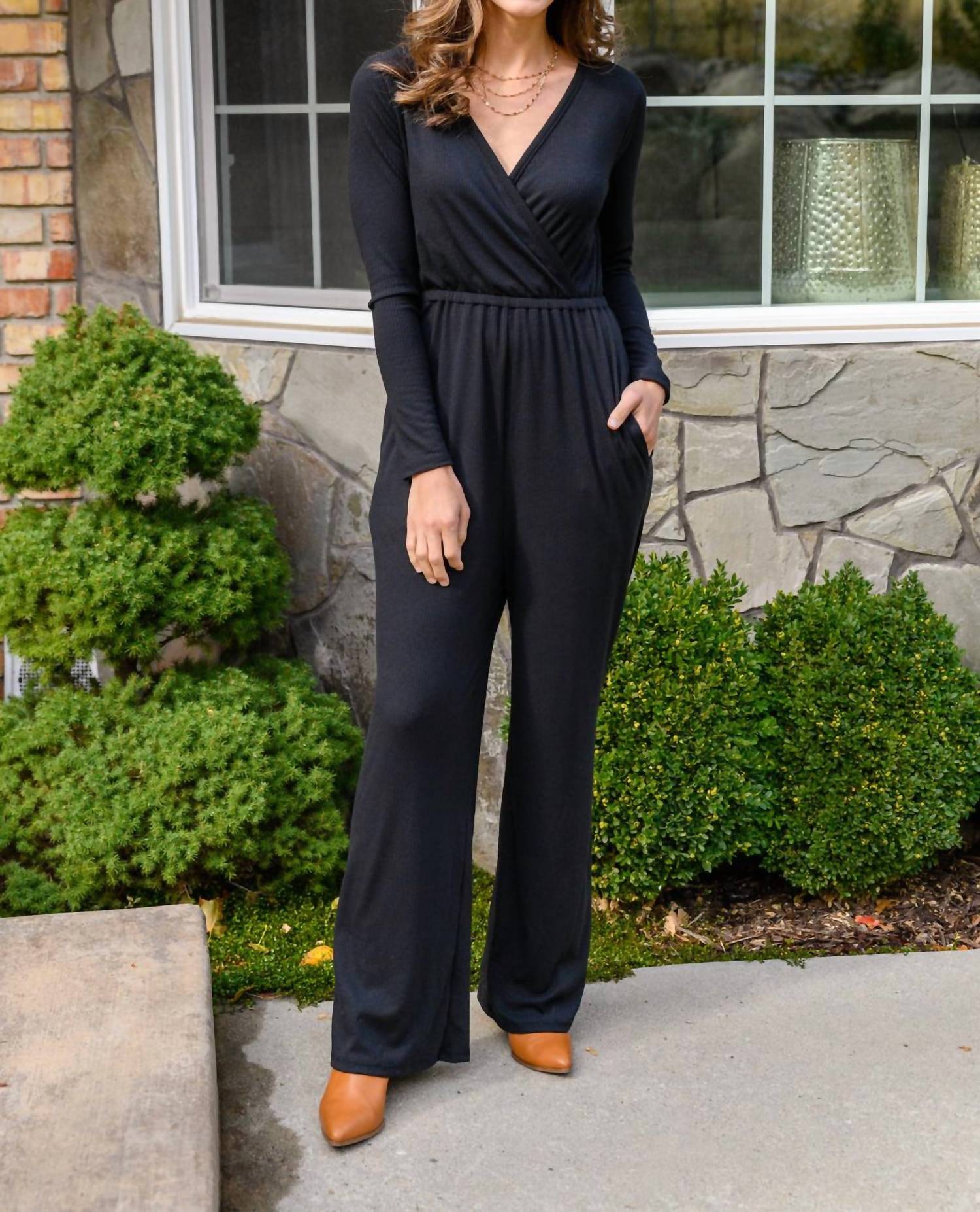 

Комбинезон Onward & Upward с запахом в черном цвете White Birch