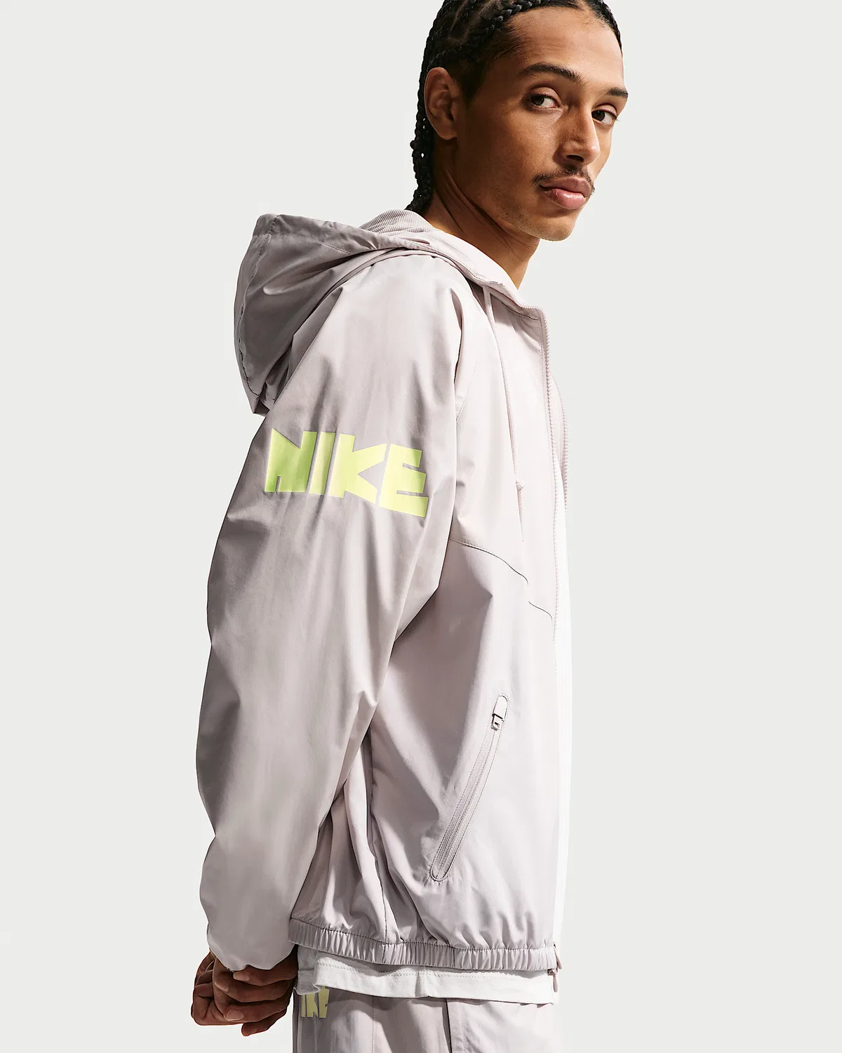 Мужская ветровка Nike Windrunner с принтом, Cream II/Moon Particle/Volt — фото 3