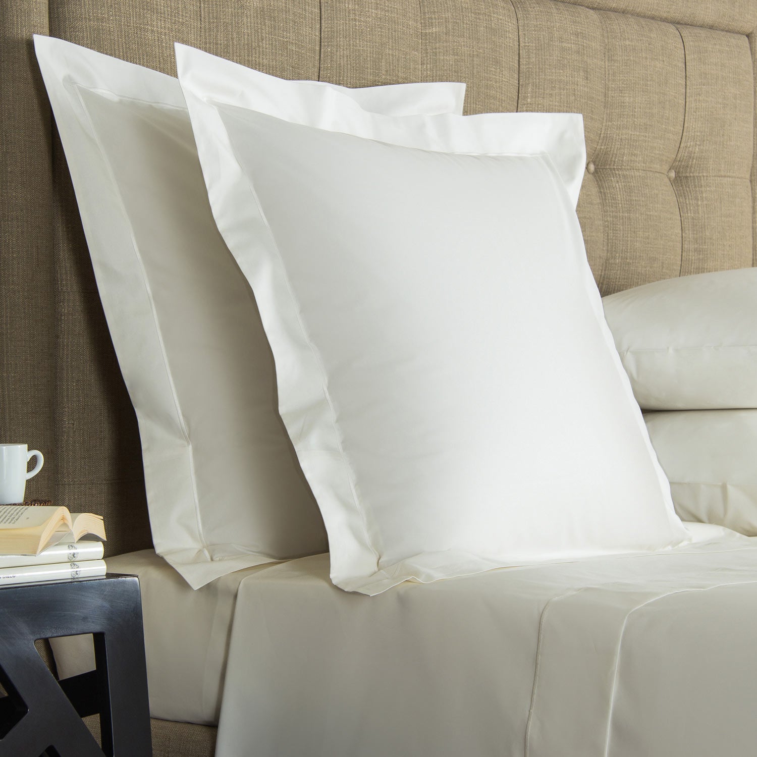 

Frette One Bourdon Euro Sham, цвет Ivory