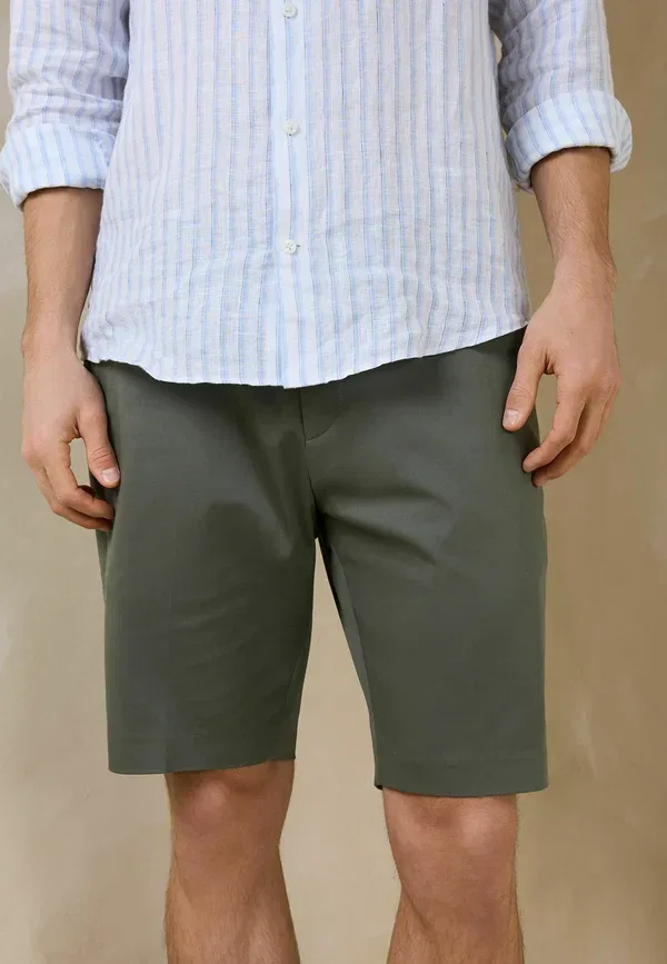 Шорты Next, Regular fit pleated smart chino shorts, цвет шалфейно-зеленый — фото 4