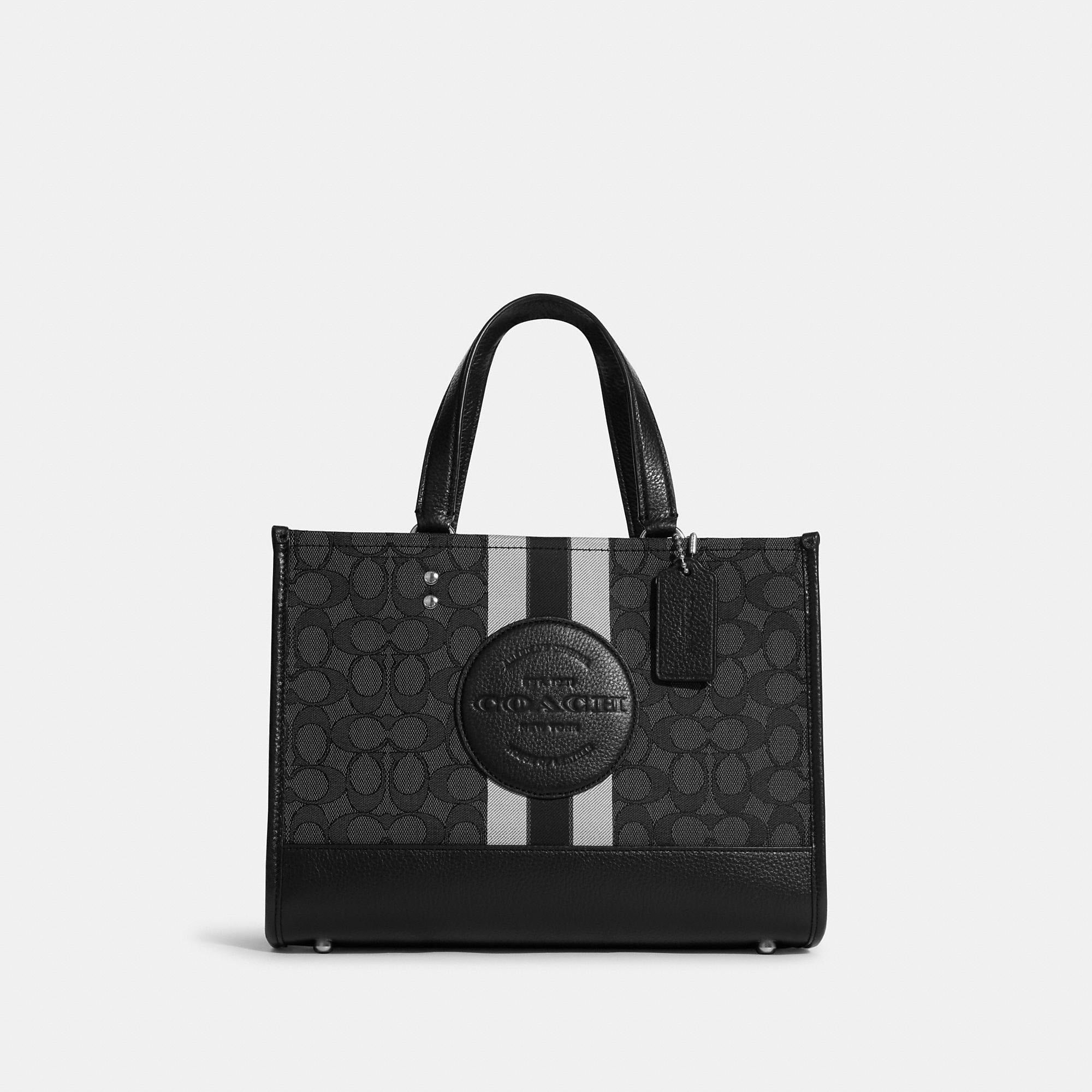 

Сумка Dempsey Coach Outlet из фирменного жаккарда с полоской и нашивкой Coach Outlet, цвет Silver/Black Smoke Black Multi