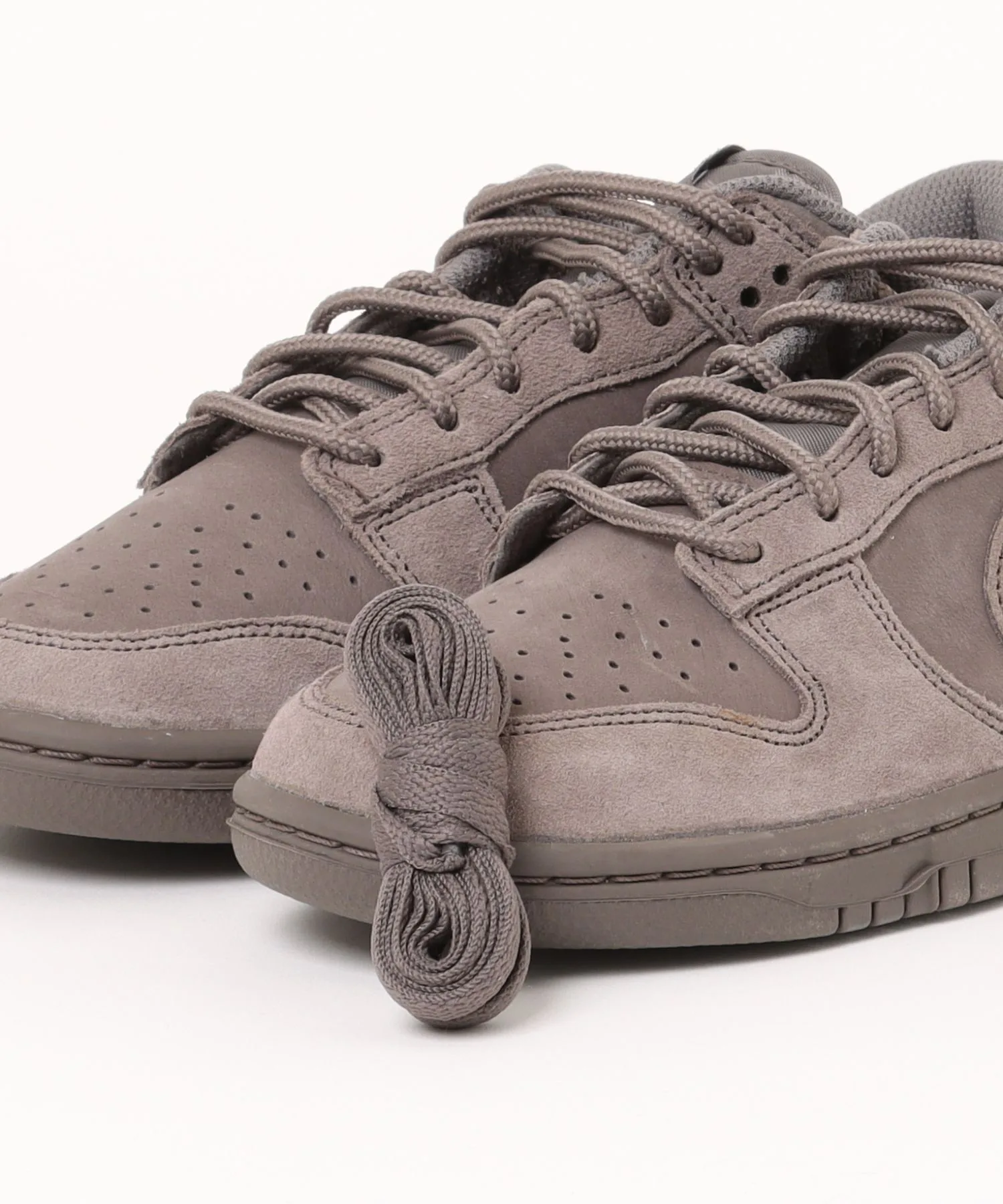 Мужские кроссовки из натуральной кожи Dunk Low Retro SE NIKE MIB6651 серые — фото 4