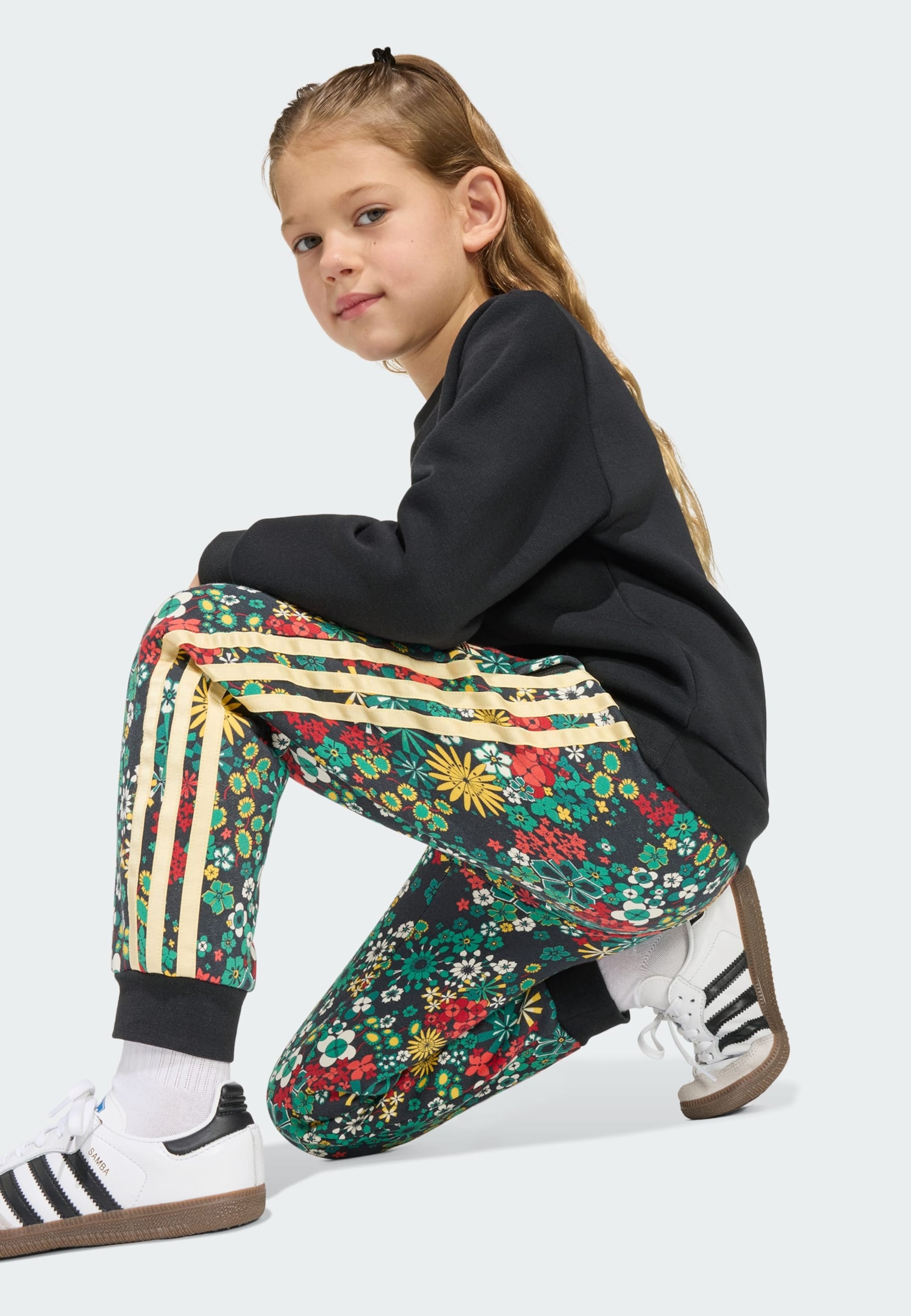 Спортивный костюм 'Adidas Originals x Liberty London' в черном цвете — фото 4