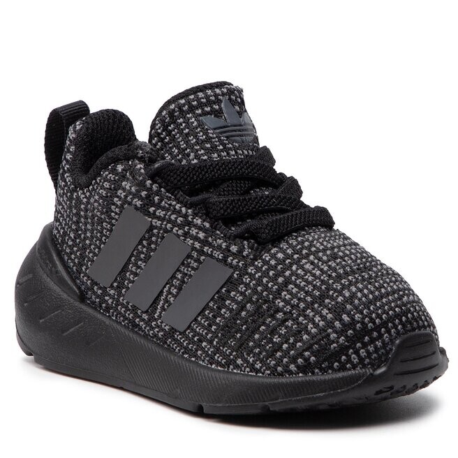 

Кроссовки adidas SwiftRun, черный