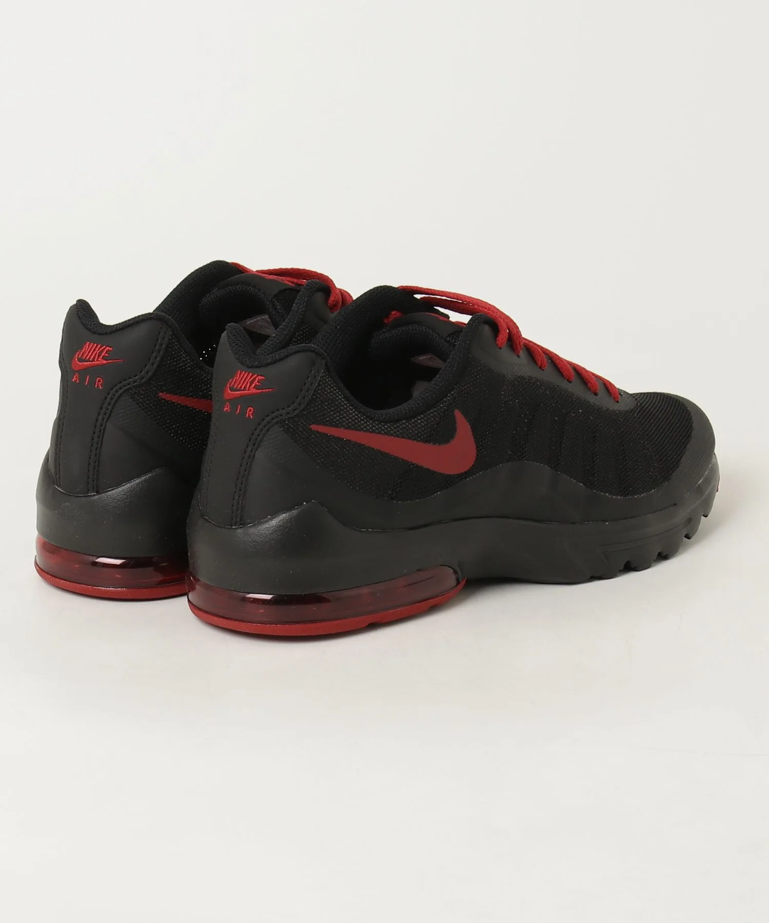 Мужские кроссовки с технологией Max Air Nike Air Max Invigor чёрно-красные — фото 2
