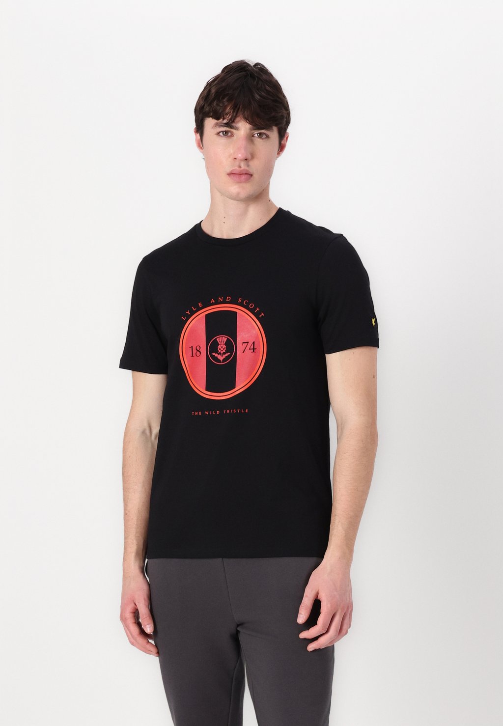 

Футболка с принтом SPORTY THISTLE GRAPHIC Lyle & Scott, черный